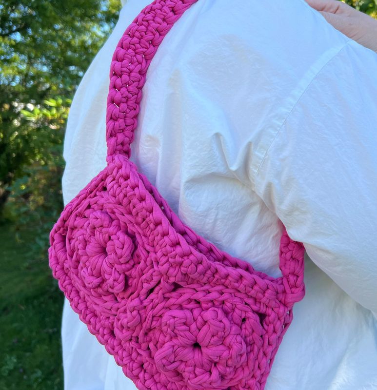 Hekla veske - dyp rosa med blomster